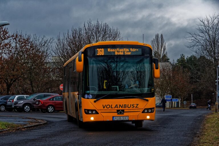 découvrez les voyages en bus en thaïlande : conseils pratiques, itinéraires populaires et astuces pour explorer le pays de manière économique et confortable.